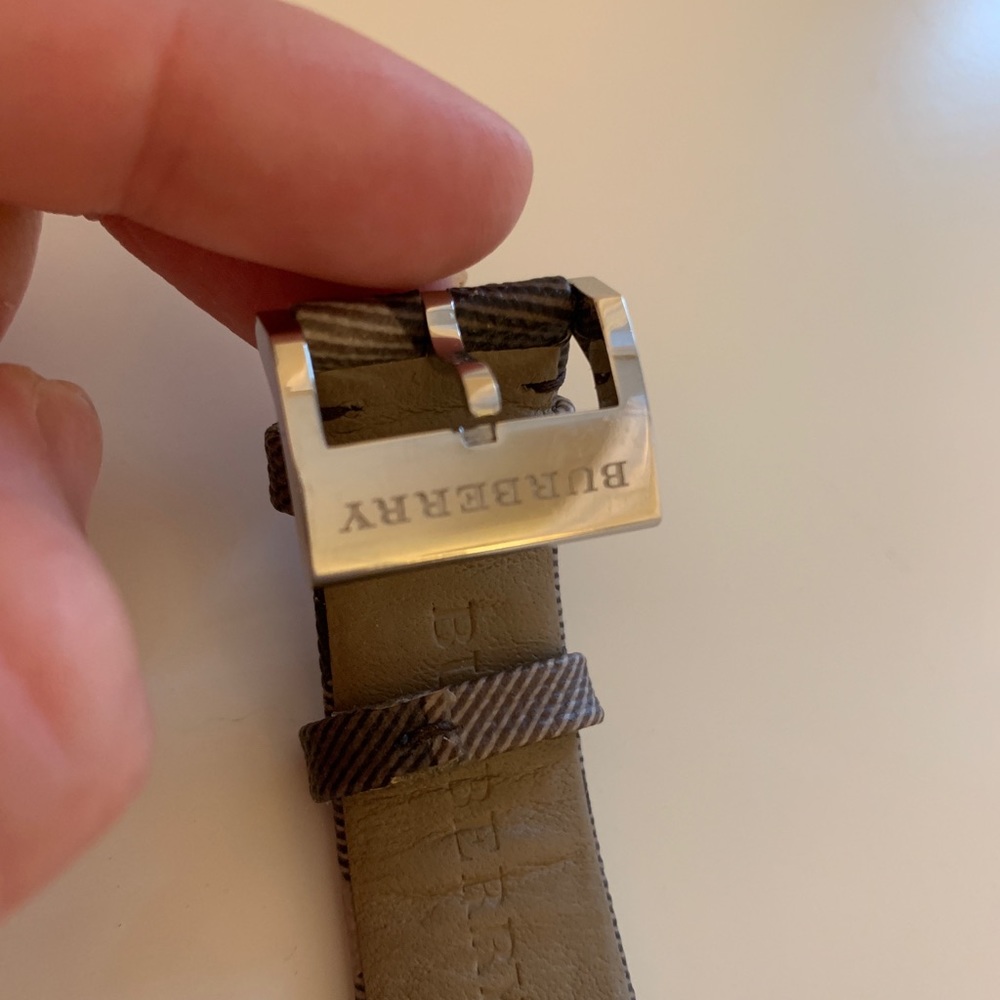 Women’s Burberry Watch - Picture 4 of 8